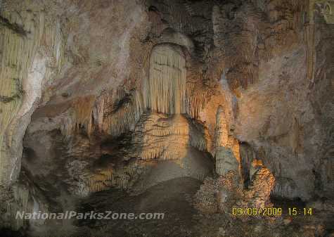 Picture of a stalactites and stalagmites in Carlsbad Caverns National Park