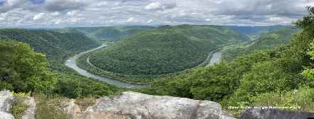 Picture showing the view of New River Gorge National Park as seen from the Grandview Overlook