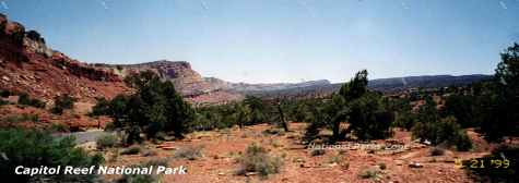 Picture showing a view of the Waterpocket Fold in Capitol Reef National Park